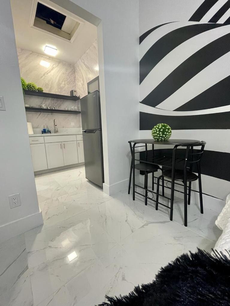 Cozy Studio, Prime Location, Remodeled, 1 Parking West Palm Beach Exterior photo