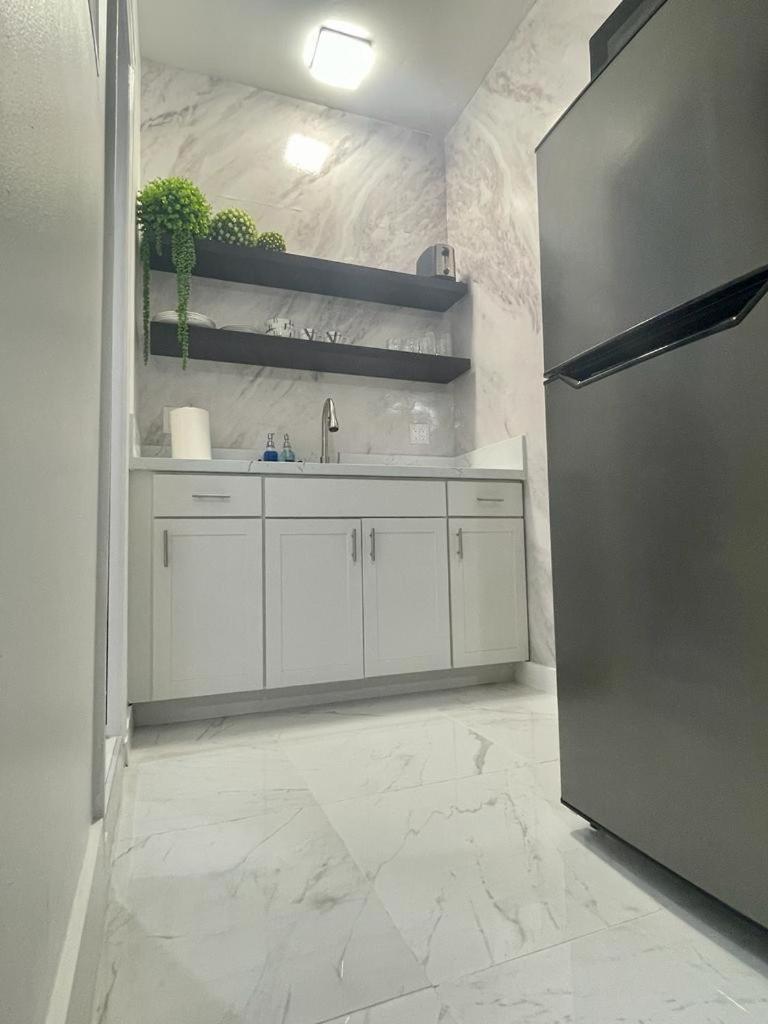 Cozy Studio, Prime Location, Remodeled, 1 Parking West Palm Beach Exterior photo